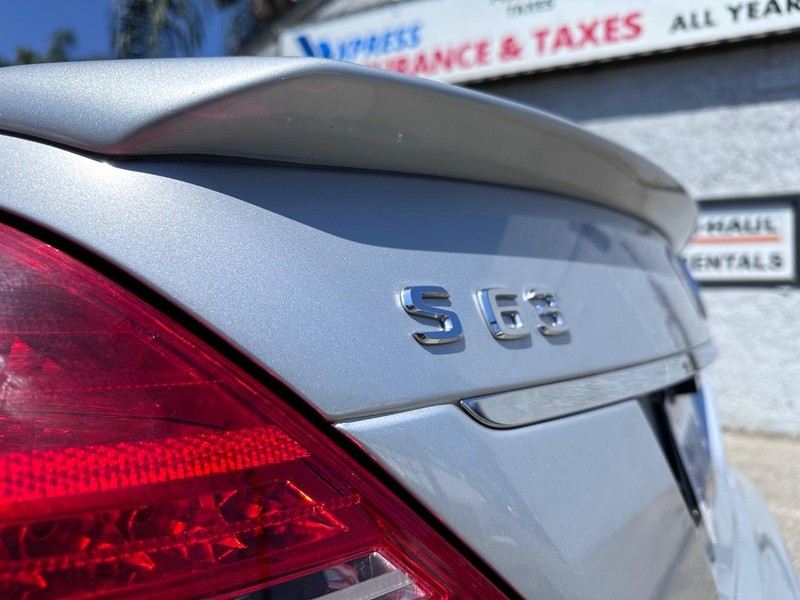 Mercedes-Benz S-Class Vehicle Full-screen Gallery Image 15