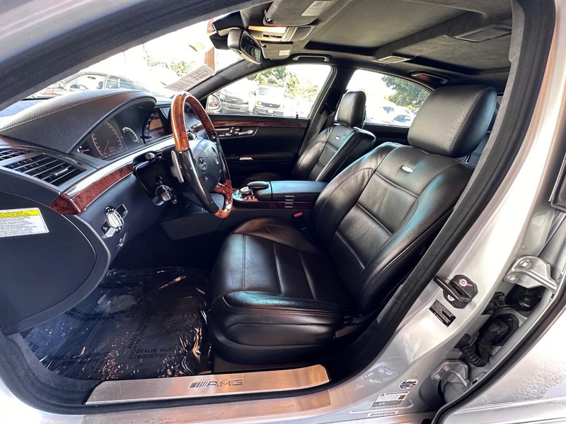 Mercedes-Benz S-Class Vehicle Full-screen Gallery Image 20
