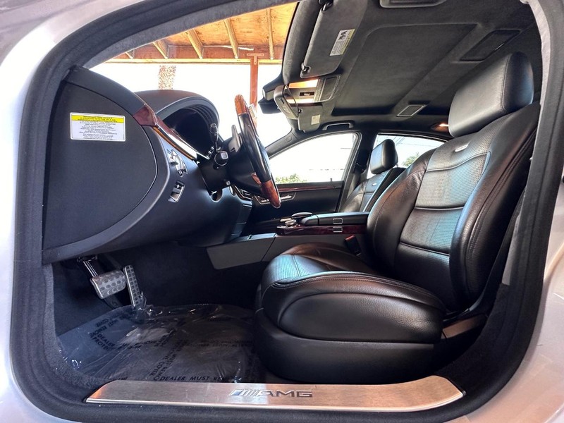 Mercedes-Benz S-Class Vehicle Full-screen Gallery Image 31