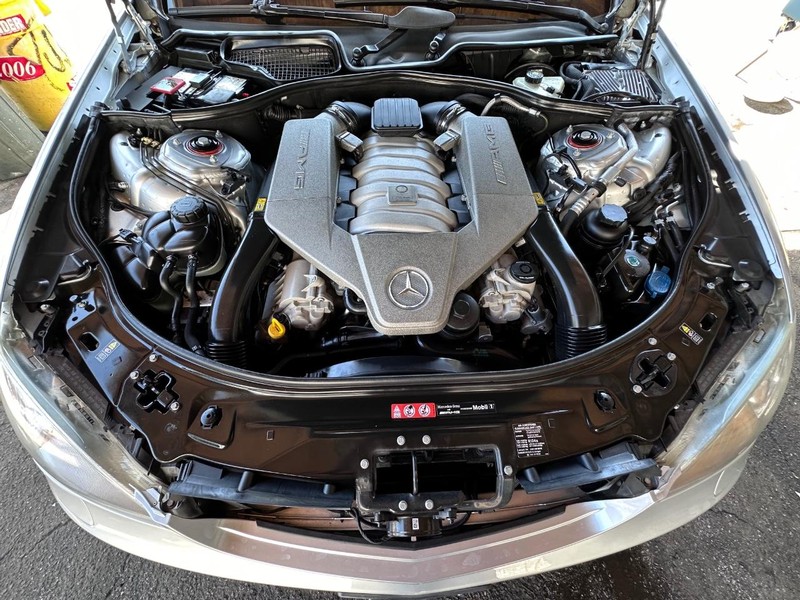 Mercedes-Benz S-Class Vehicle Full-screen Gallery Image 38