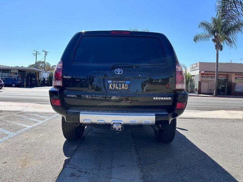 Toyota 4Runner Vehicle Full-screen Gallery Image 4