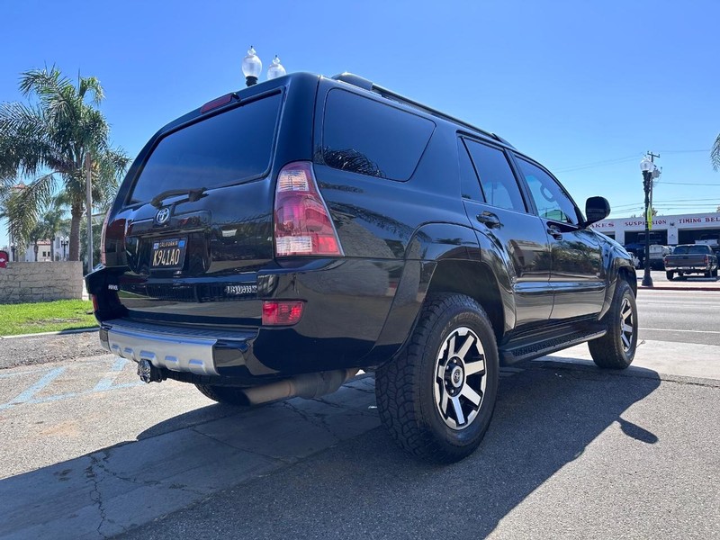 Toyota 4Runner Vehicle Full-screen Gallery Image 5