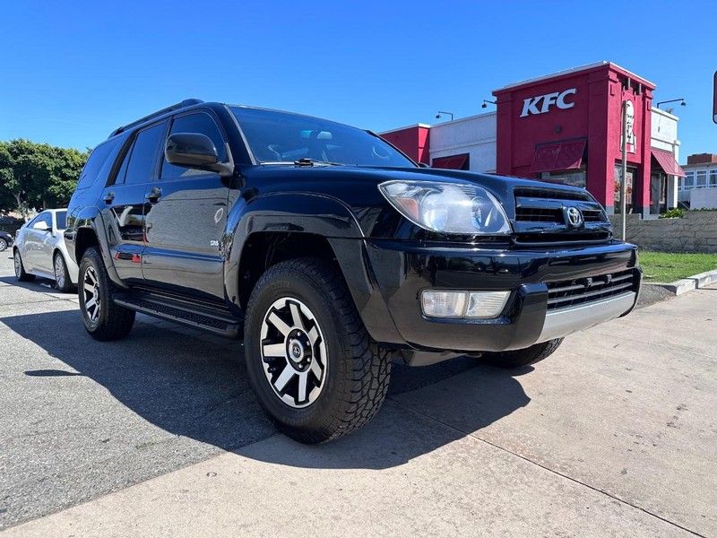 Toyota 4Runner Vehicle Full-screen Gallery Image 7