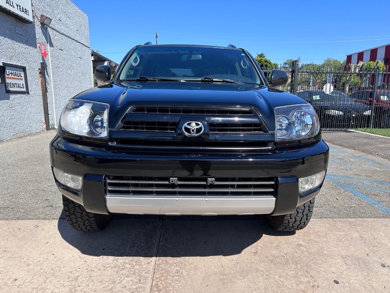 Toyota 4Runner Vehicle Full-screen Gallery Image 8