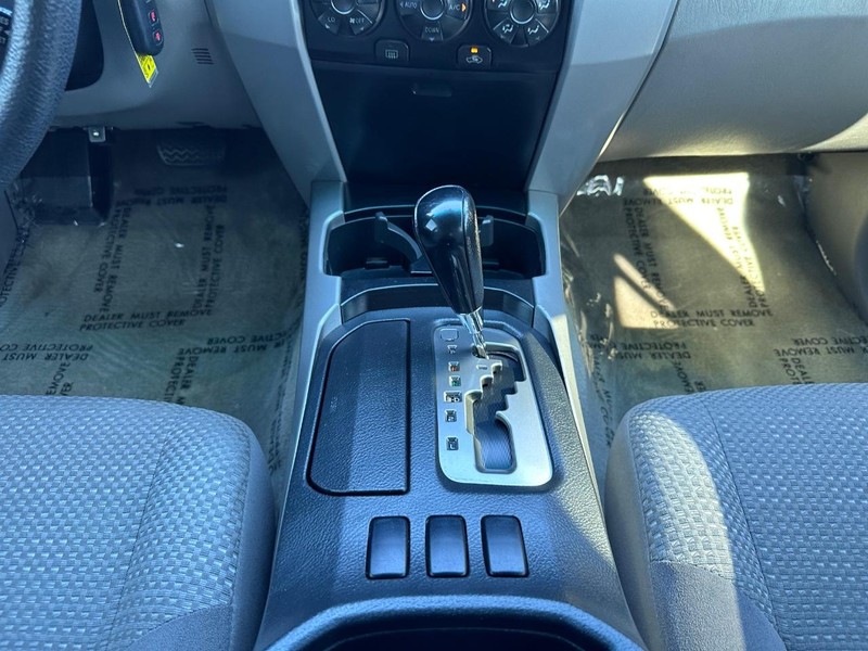 Toyota 4Runner Vehicle Full-screen Gallery Image 23