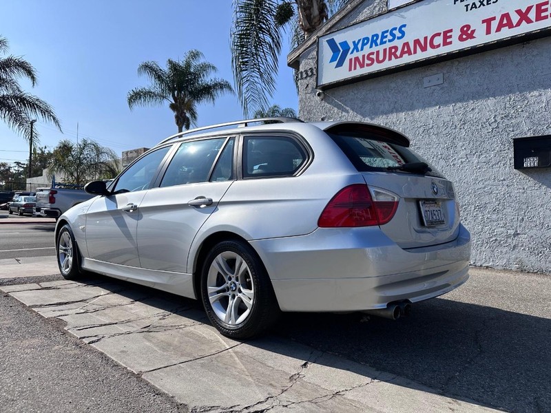 BMW 3 Series Vehicle Full-screen Gallery Image 3