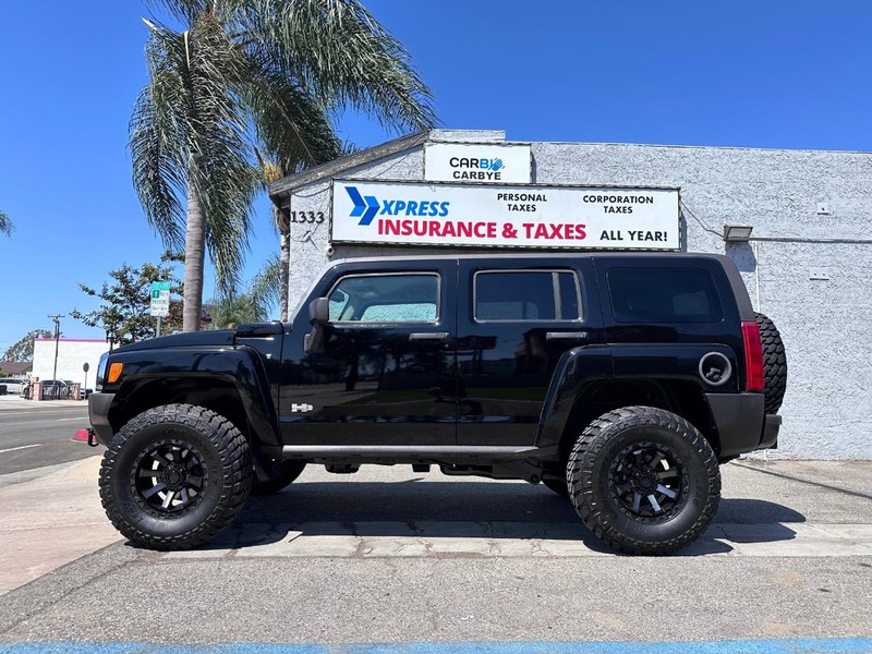 HUMMER H3 Vehicle Full-screen Gallery Image 2