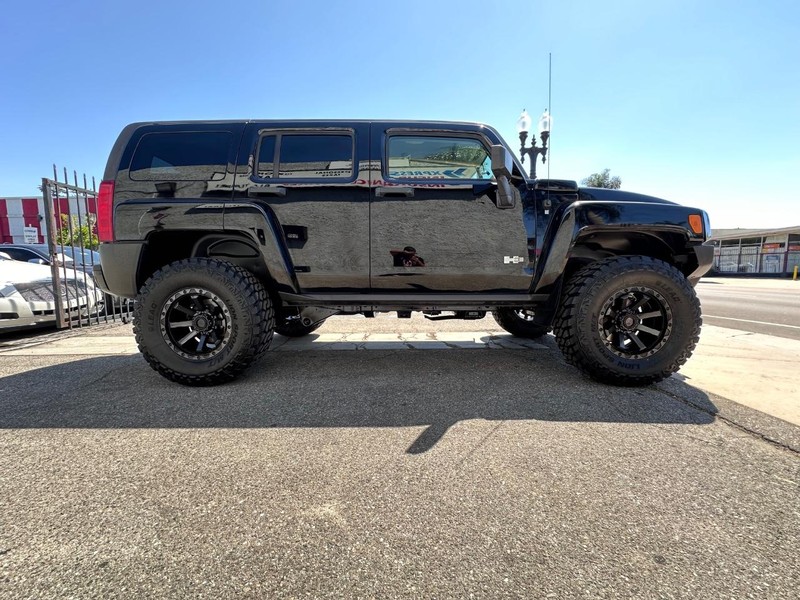 HUMMER H3 Vehicle Full-screen Gallery Image 6