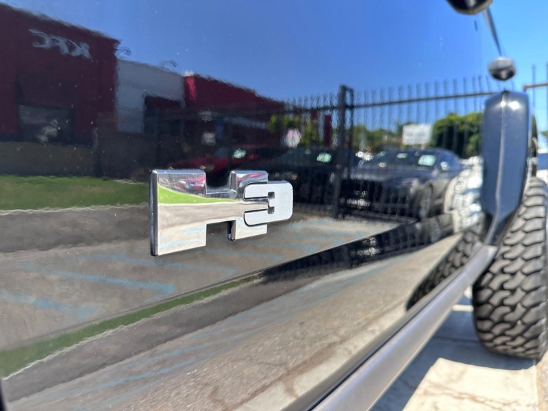 HUMMER H3 Vehicle Full-screen Gallery Image 10