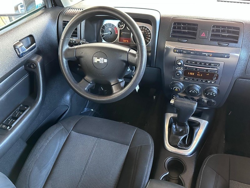 HUMMER H3 Vehicle Full-screen Gallery Image 18