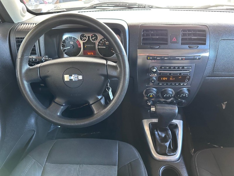 HUMMER H3 Vehicle Full-screen Gallery Image 20