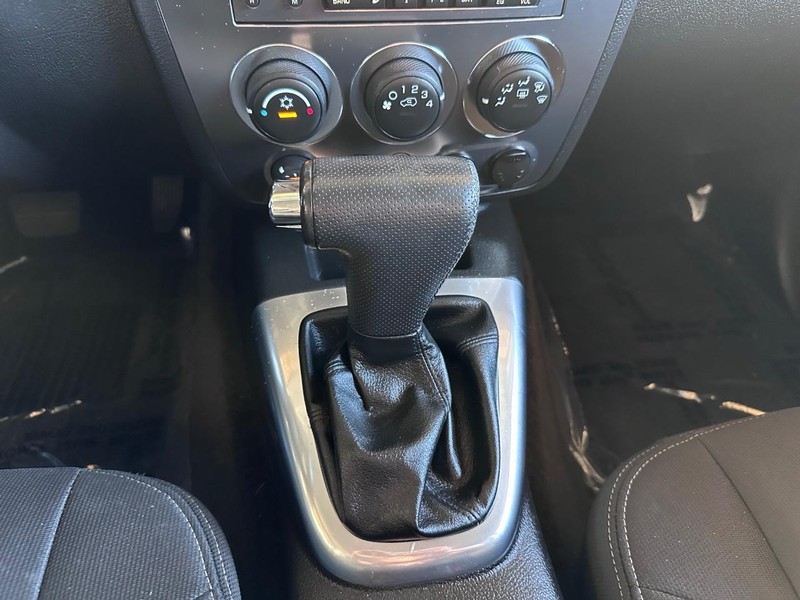 HUMMER H3 Vehicle Full-screen Gallery Image 23