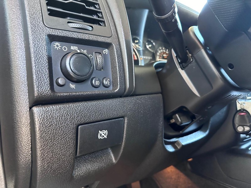 HUMMER H3 Vehicle Full-screen Gallery Image 26