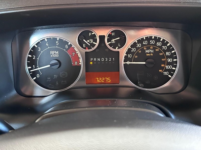HUMMER H3 Vehicle Full-screen Gallery Image 29