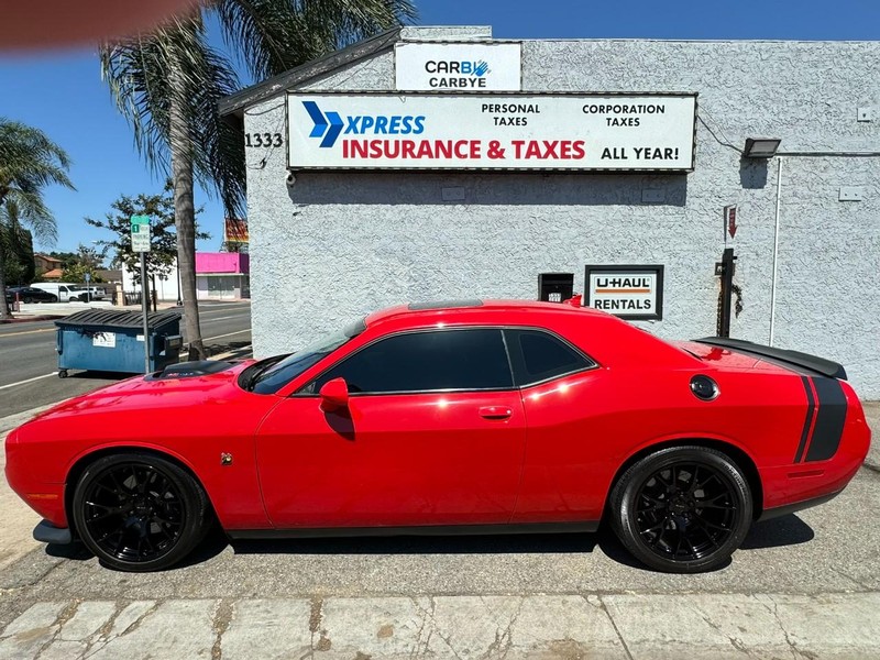 Dodge Challenger Vehicle Full-screen Gallery Image 2