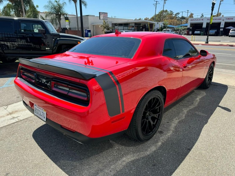 Dodge Challenger Vehicle Full-screen Gallery Image 5