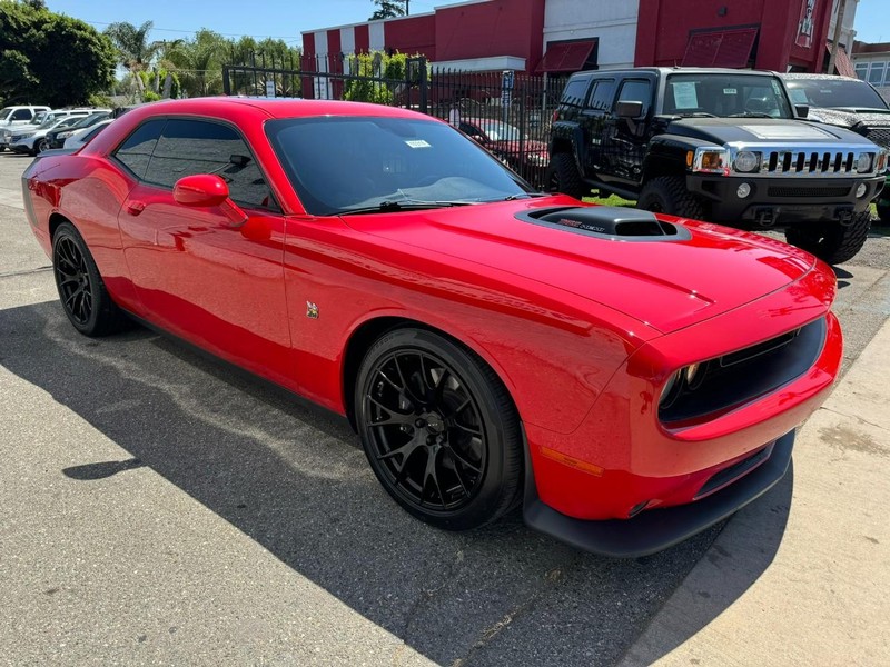 Dodge Challenger Vehicle Full-screen Gallery Image 6