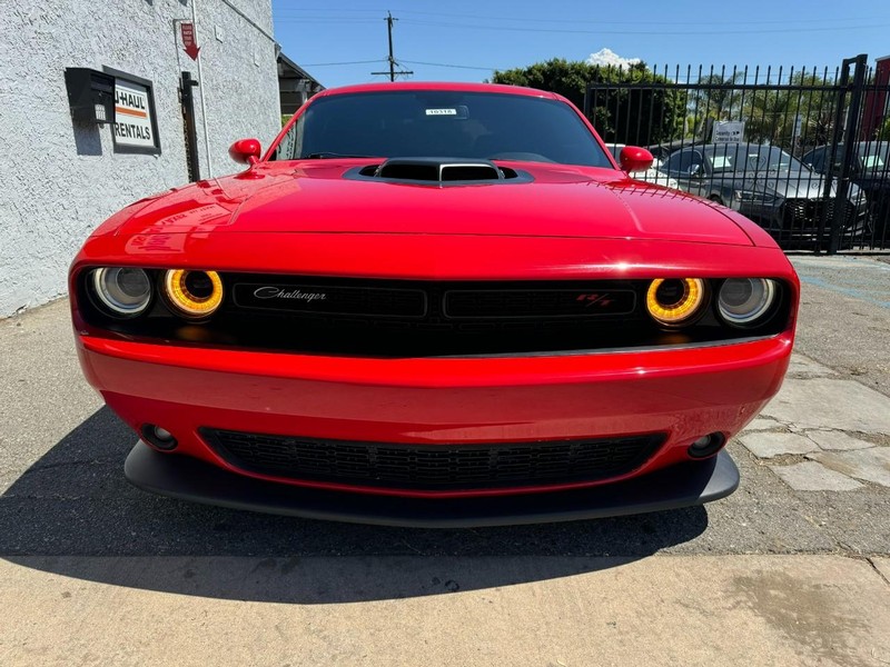 Dodge Challenger Vehicle Full-screen Gallery Image 7