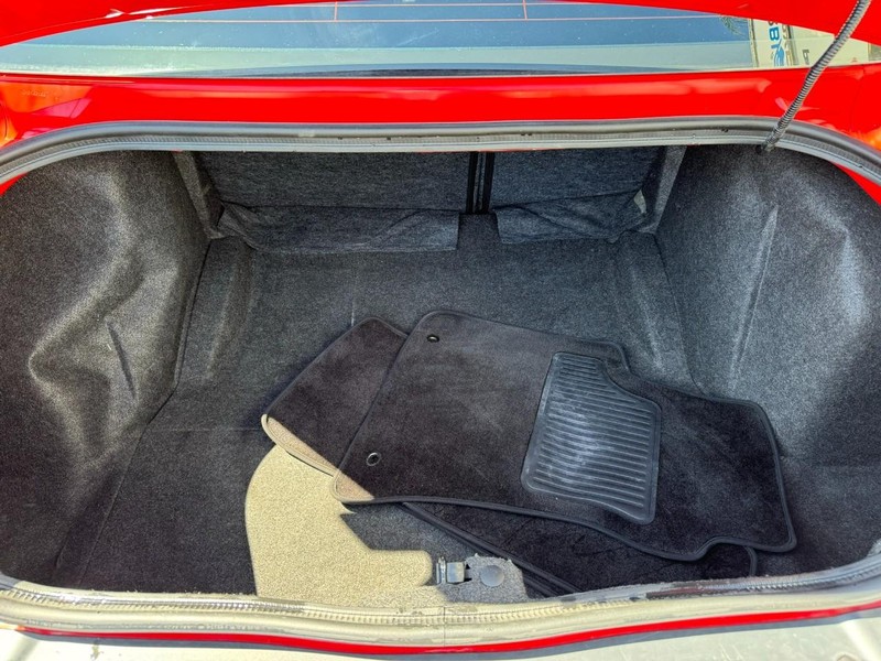 Dodge Challenger Vehicle Full-screen Gallery Image 14
