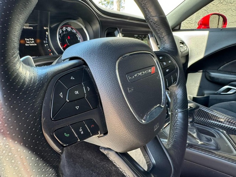 Dodge Challenger Vehicle Full-screen Gallery Image 19