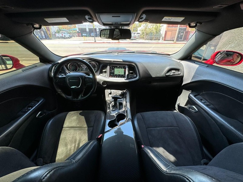 Dodge Challenger Vehicle Full-screen Gallery Image 20