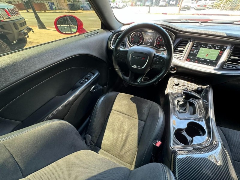 Dodge Challenger Vehicle Full-screen Gallery Image 21