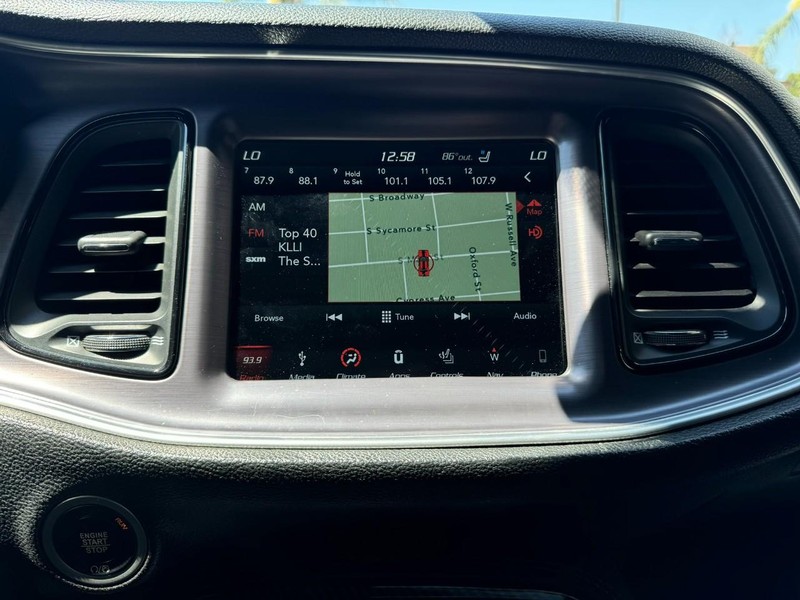Dodge Challenger Vehicle Full-screen Gallery Image 24