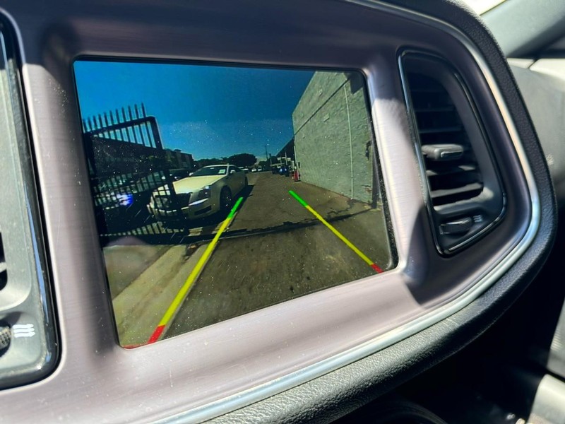 Dodge Challenger Vehicle Full-screen Gallery Image 29