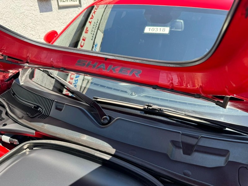Dodge Challenger Vehicle Full-screen Gallery Image 30