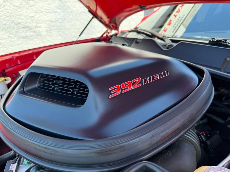 Dodge Challenger Vehicle Full-screen Gallery Image 34