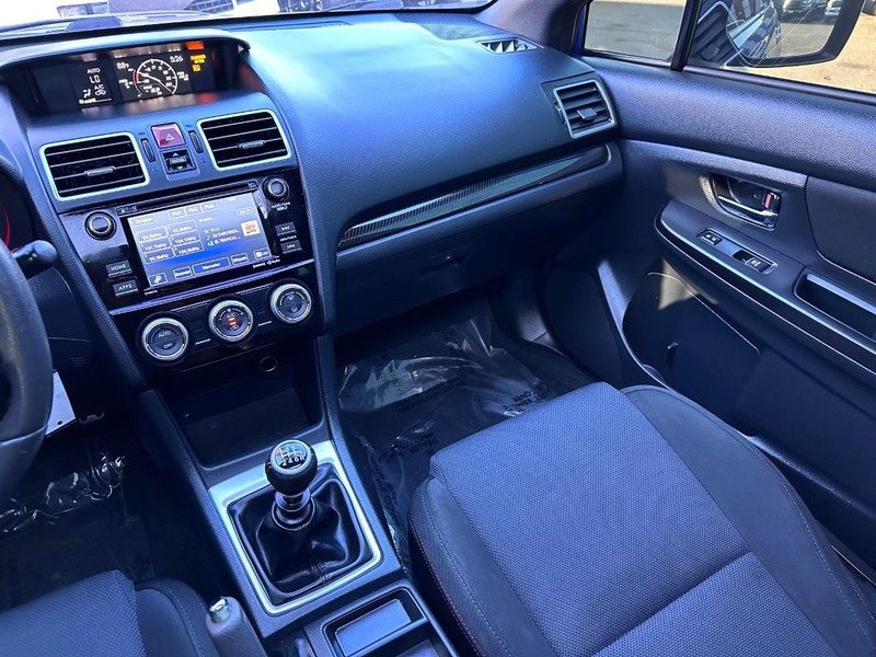 Subaru WRX Vehicle Full-screen Gallery Image 18