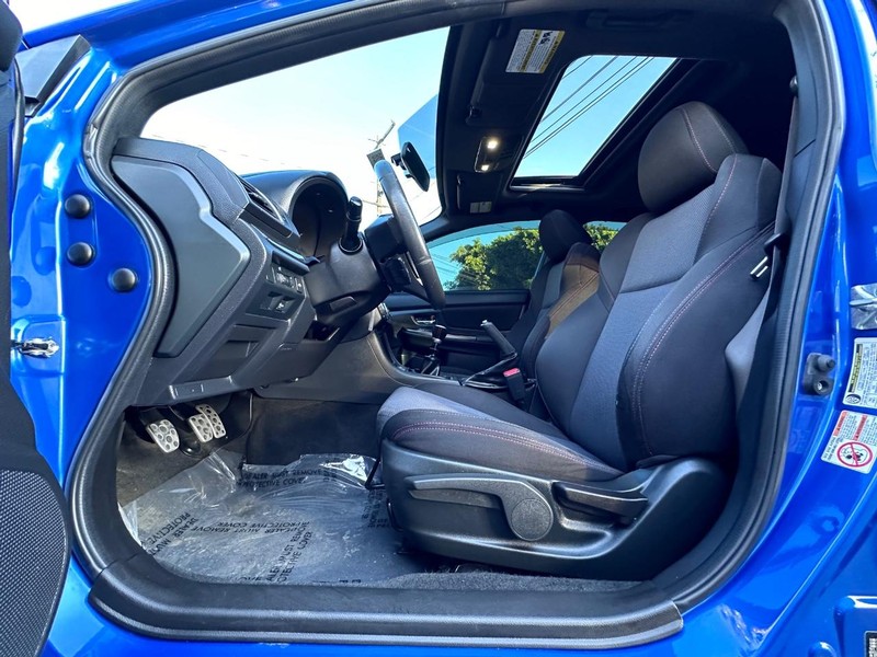 Subaru WRX Vehicle Full-screen Gallery Image 25