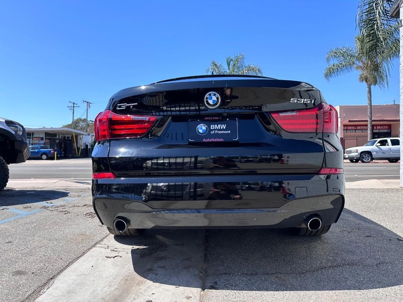 BMW 5 Series Gran Turismo Vehicle Full-screen Gallery Image 4