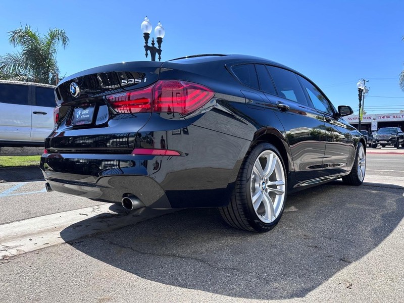 BMW 5 Series Gran Turismo Vehicle Full-screen Gallery Image 5