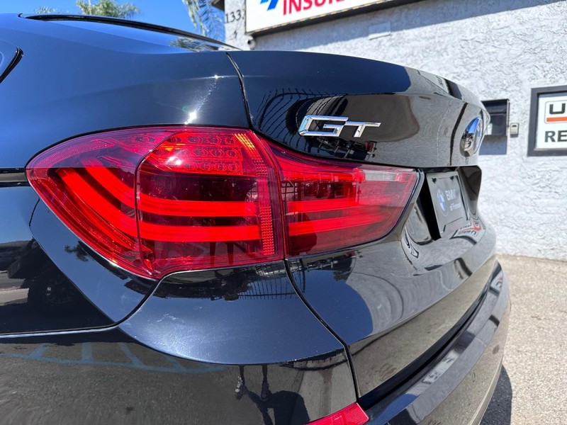 BMW 5 Series Gran Turismo Vehicle Full-screen Gallery Image 11