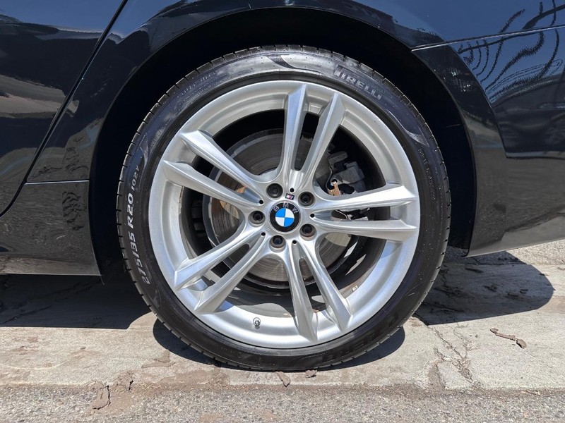 BMW 5 Series Gran Turismo Vehicle Full-screen Gallery Image 13