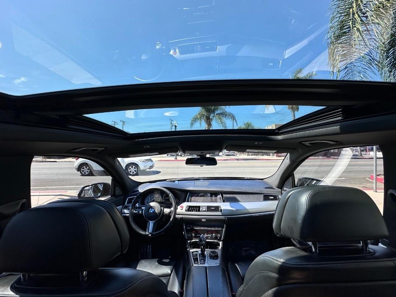 BMW 5 Series Gran Turismo Vehicle Full-screen Gallery Image 16