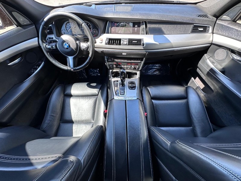 BMW 5 Series Gran Turismo Vehicle Full-screen Gallery Image 17