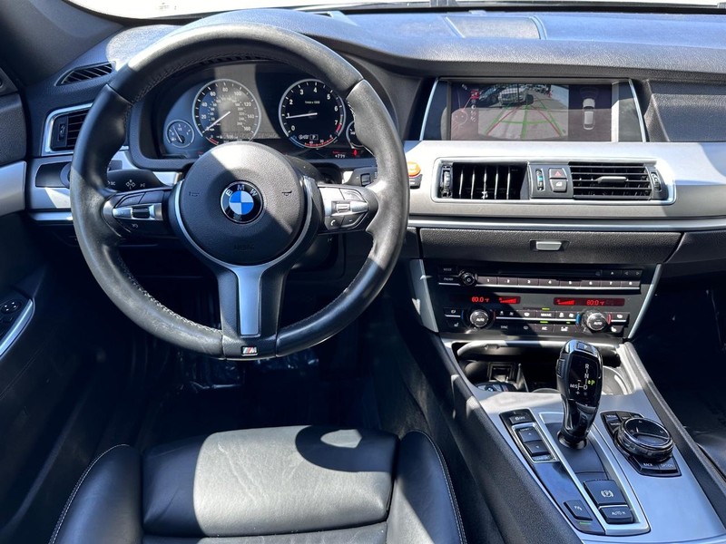 BMW 5 Series Gran Turismo Vehicle Full-screen Gallery Image 20