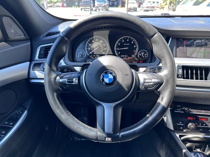 BMW 5 Series Gran Turismo Vehicle Full-screen Gallery Image 21