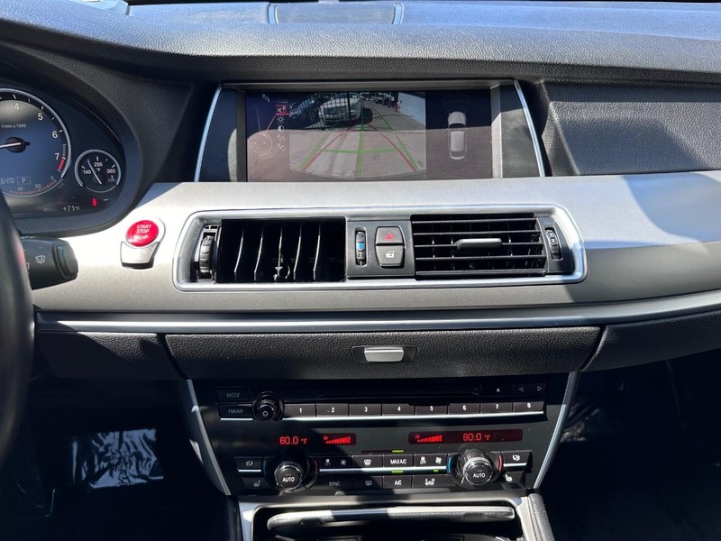 BMW 5 Series Gran Turismo Vehicle Full-screen Gallery Image 22