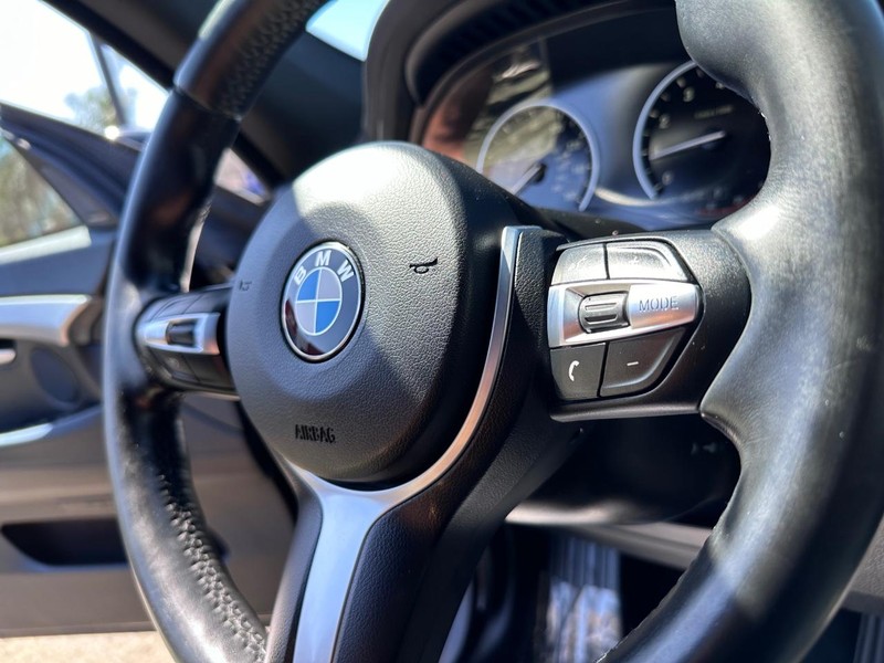 BMW 5 Series Gran Turismo Vehicle Full-screen Gallery Image 29