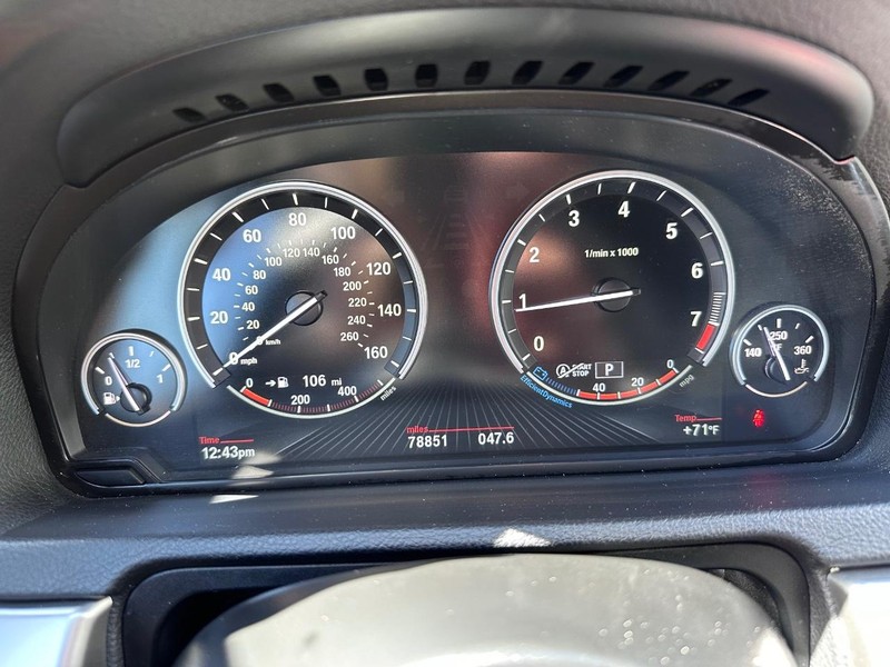 BMW 5 Series Gran Turismo Vehicle Full-screen Gallery Image 30
