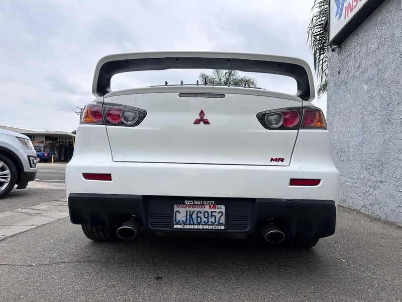 Mitsubishi Lancer Vehicle Full-screen Gallery Image 4