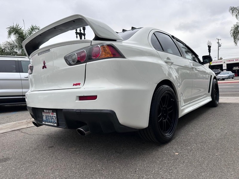 Mitsubishi Lancer Vehicle Full-screen Gallery Image 5