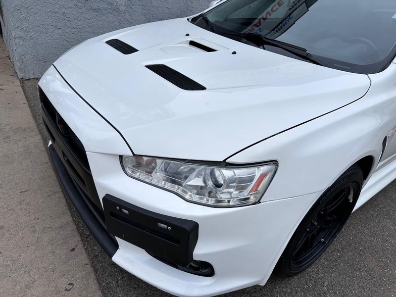 Mitsubishi Lancer Vehicle Full-screen Gallery Image 9