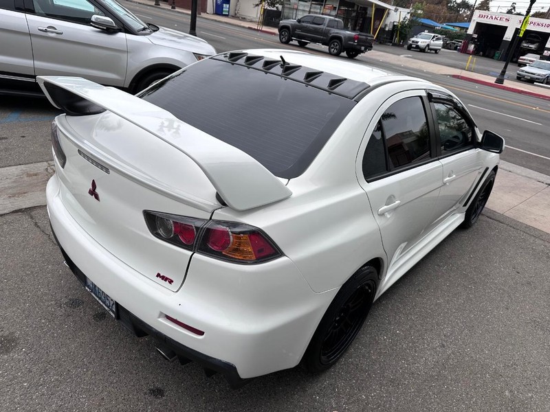 Mitsubishi Lancer Vehicle Full-screen Gallery Image 12