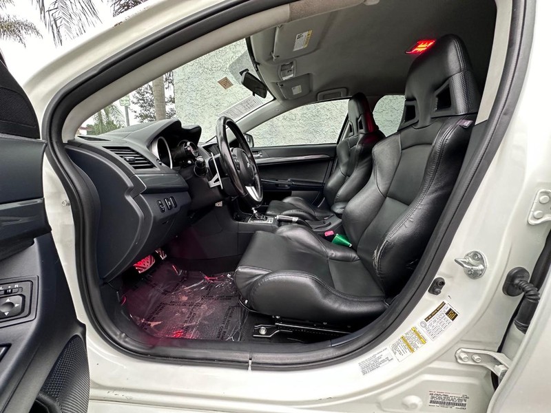 Mitsubishi Lancer Vehicle Full-screen Gallery Image 14