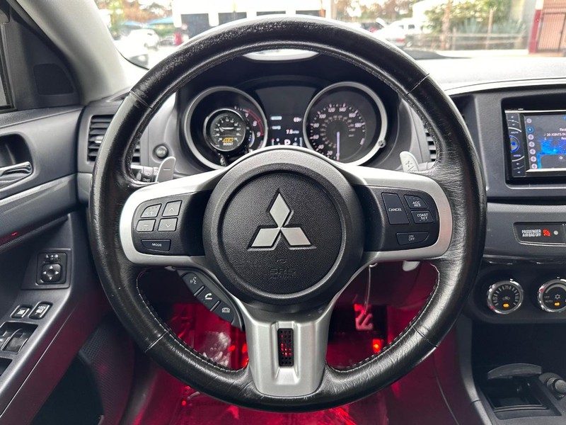 Mitsubishi Lancer Vehicle Full-screen Gallery Image 20
