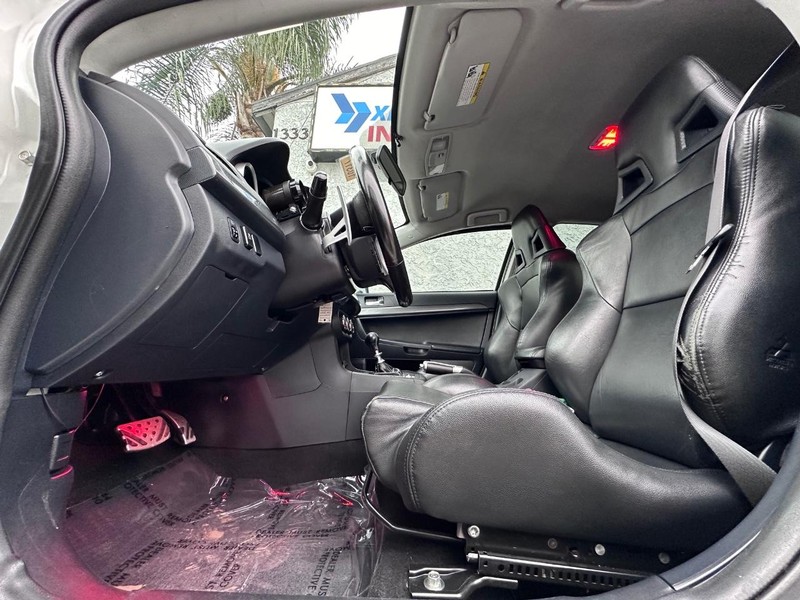 Mitsubishi Lancer Vehicle Full-screen Gallery Image 25